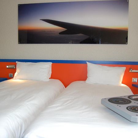 Ibis Styles Marseille Aeroport Hotel Витрол Екстериор снимка