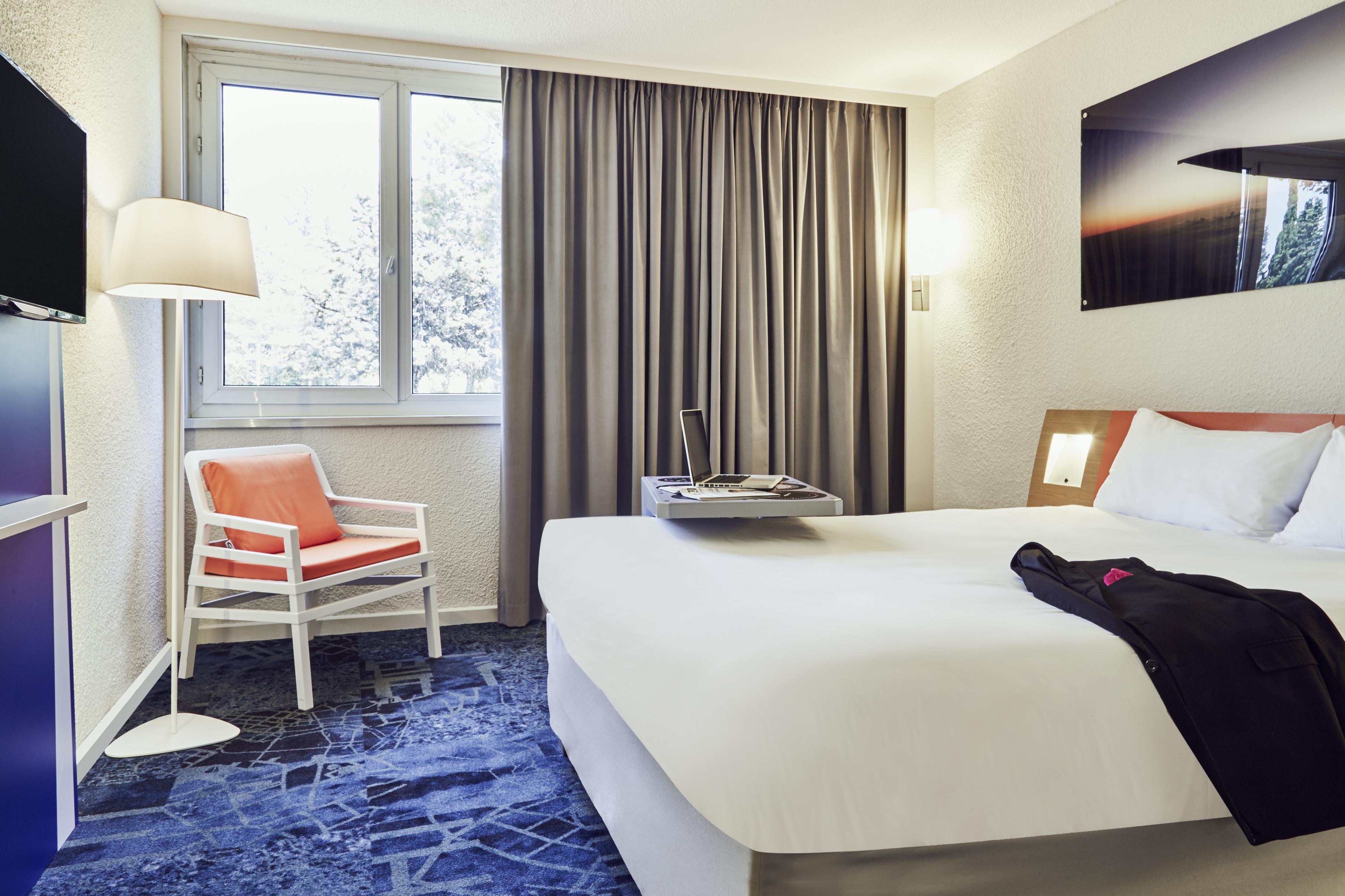 Ibis Styles Marseille Aeroport Hotel Витрол Екстериор снимка
