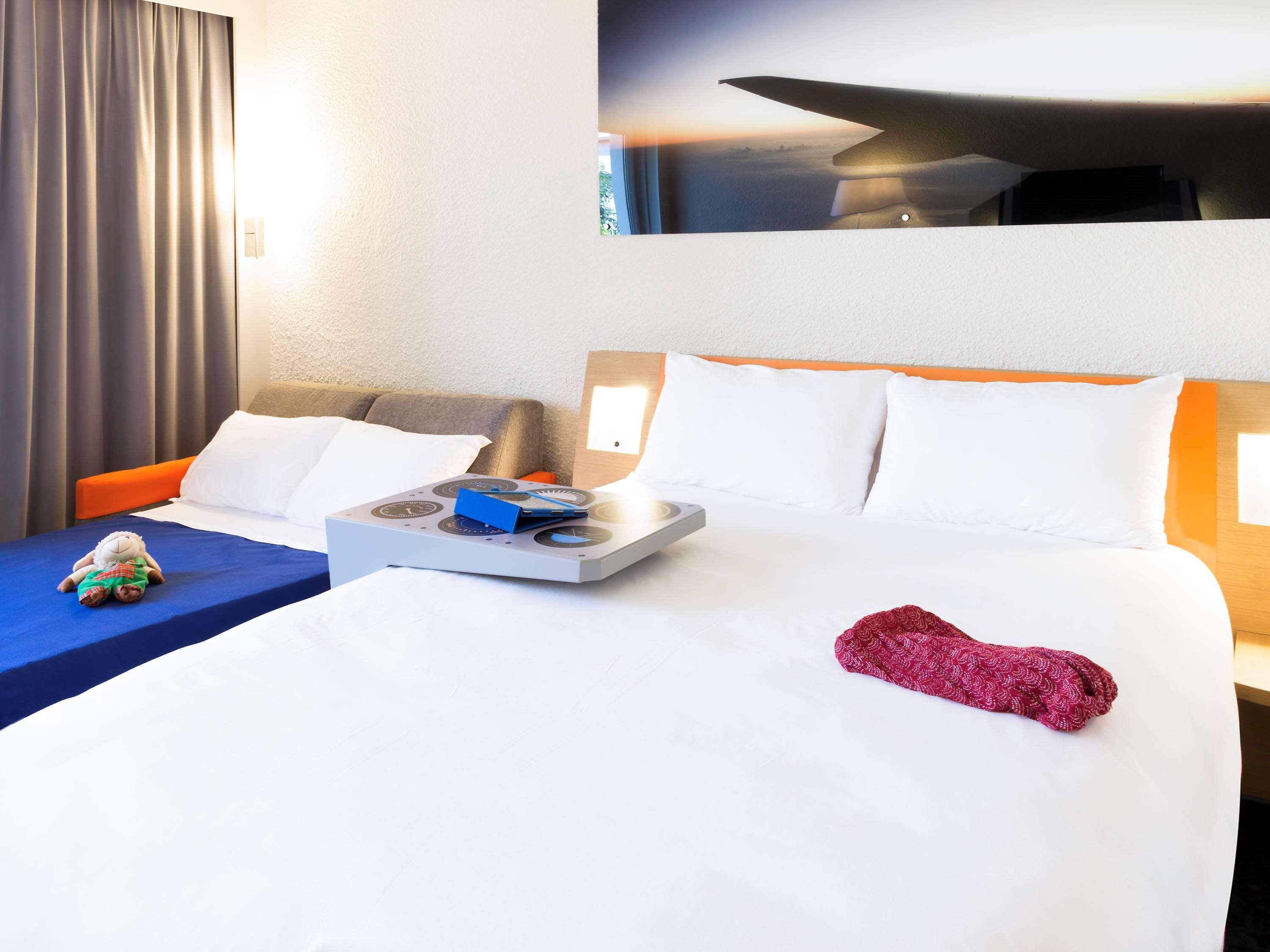 Ibis Styles Marseille Aeroport Hotel Витрол Екстериор снимка