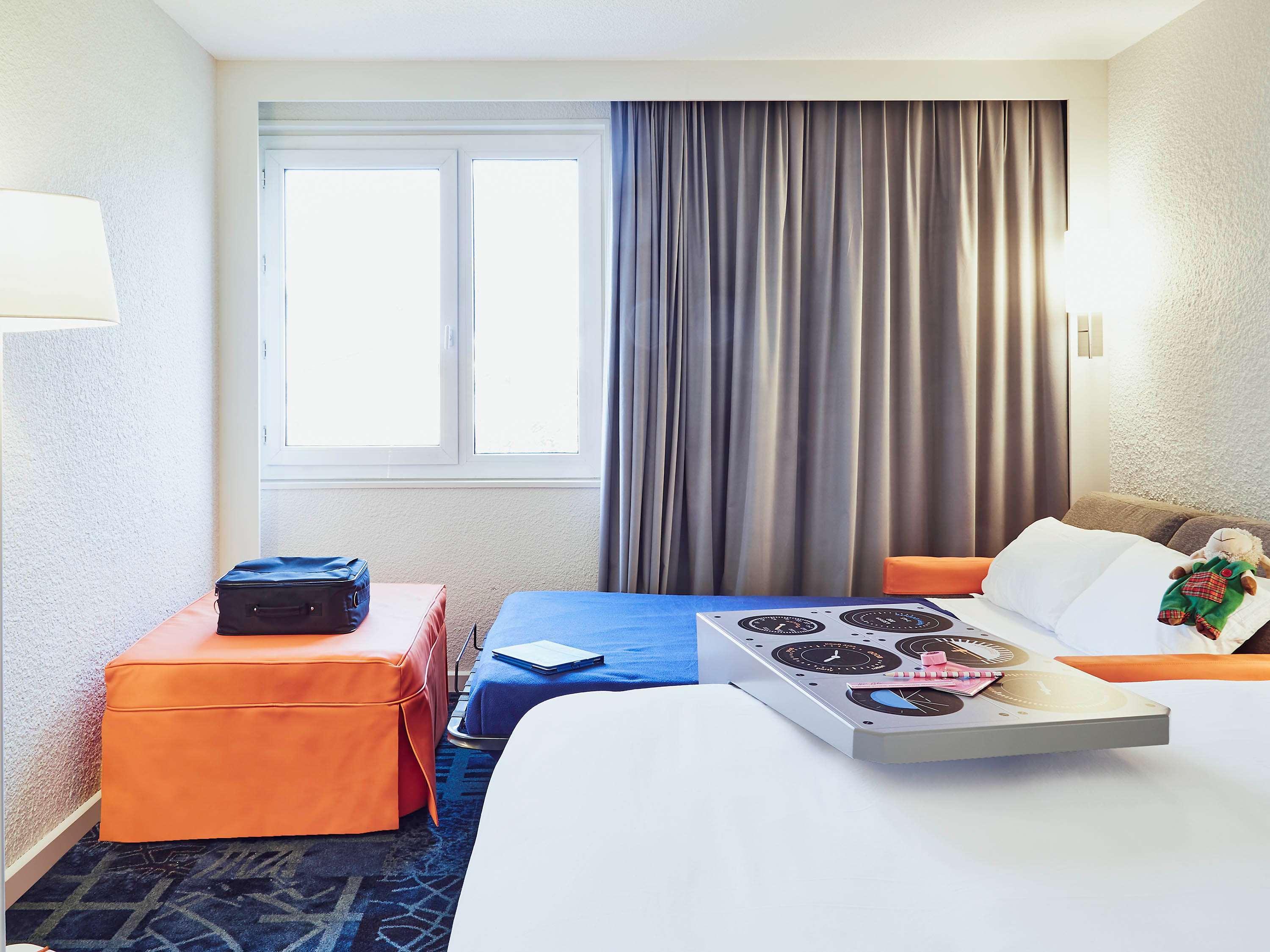 Ibis Styles Marseille Aeroport Hotel Витрол Екстериор снимка