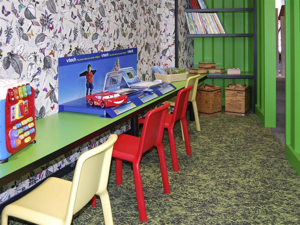 Ibis Styles Marseille Aeroport Hotel Витрол Екстериор снимка