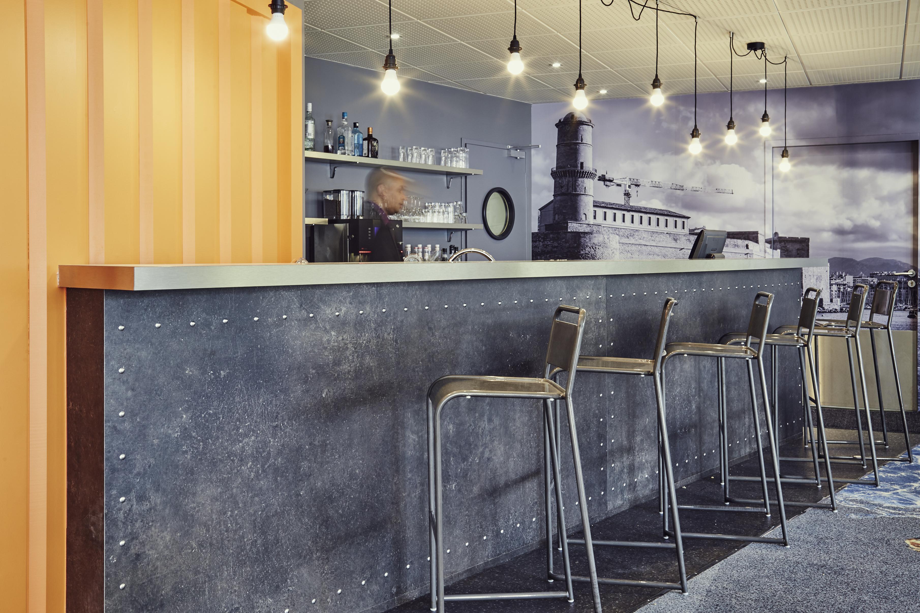 Ibis Styles Marseille Aeroport Hotel Витрол Екстериор снимка