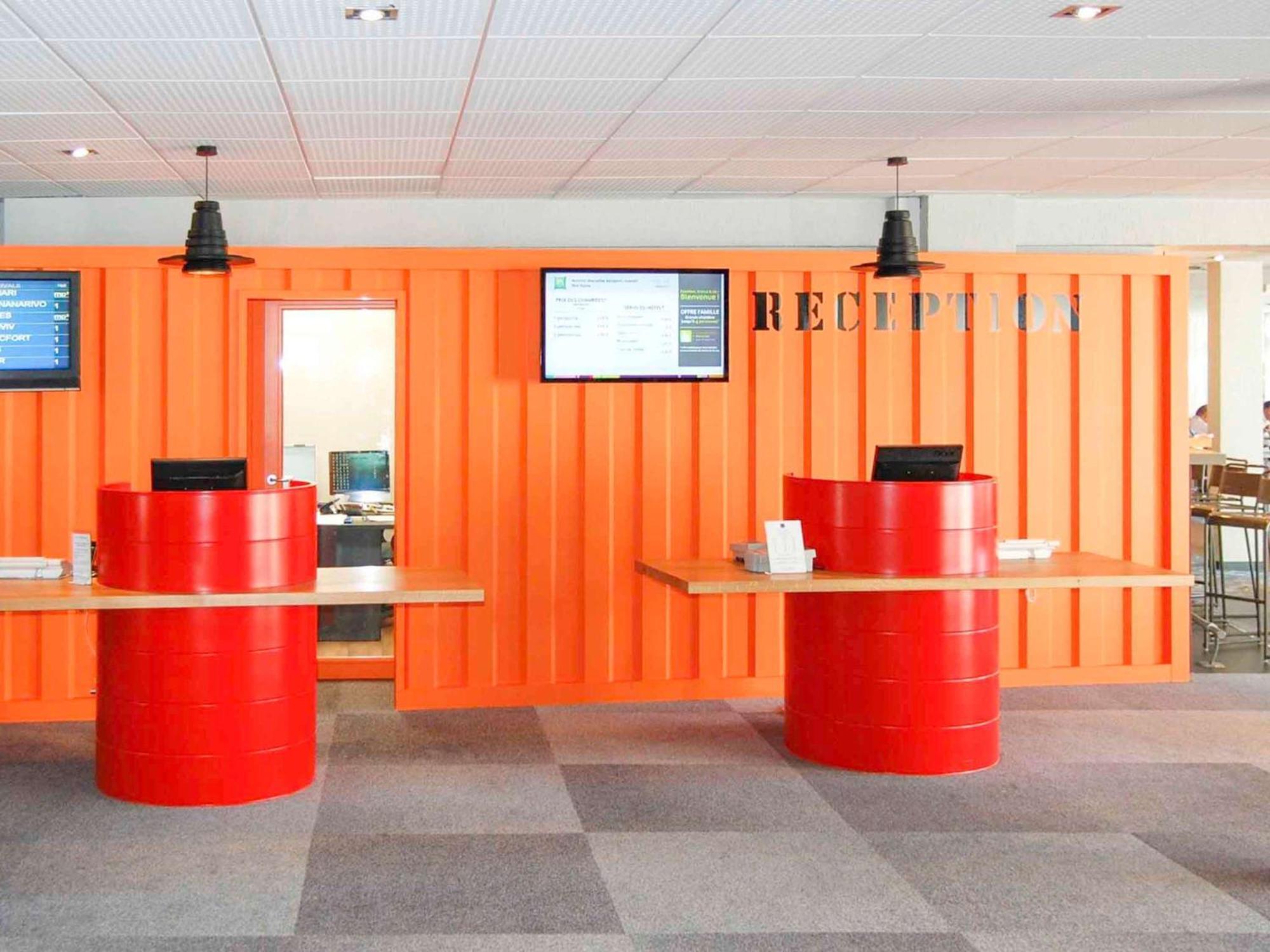Ibis Styles Marseille Aeroport Hotel Витрол Екстериор снимка