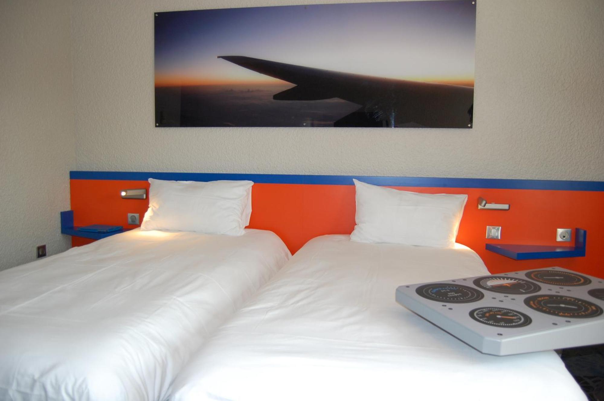 Ibis Styles Marseille Aeroport Hotel Витрол Екстериор снимка
