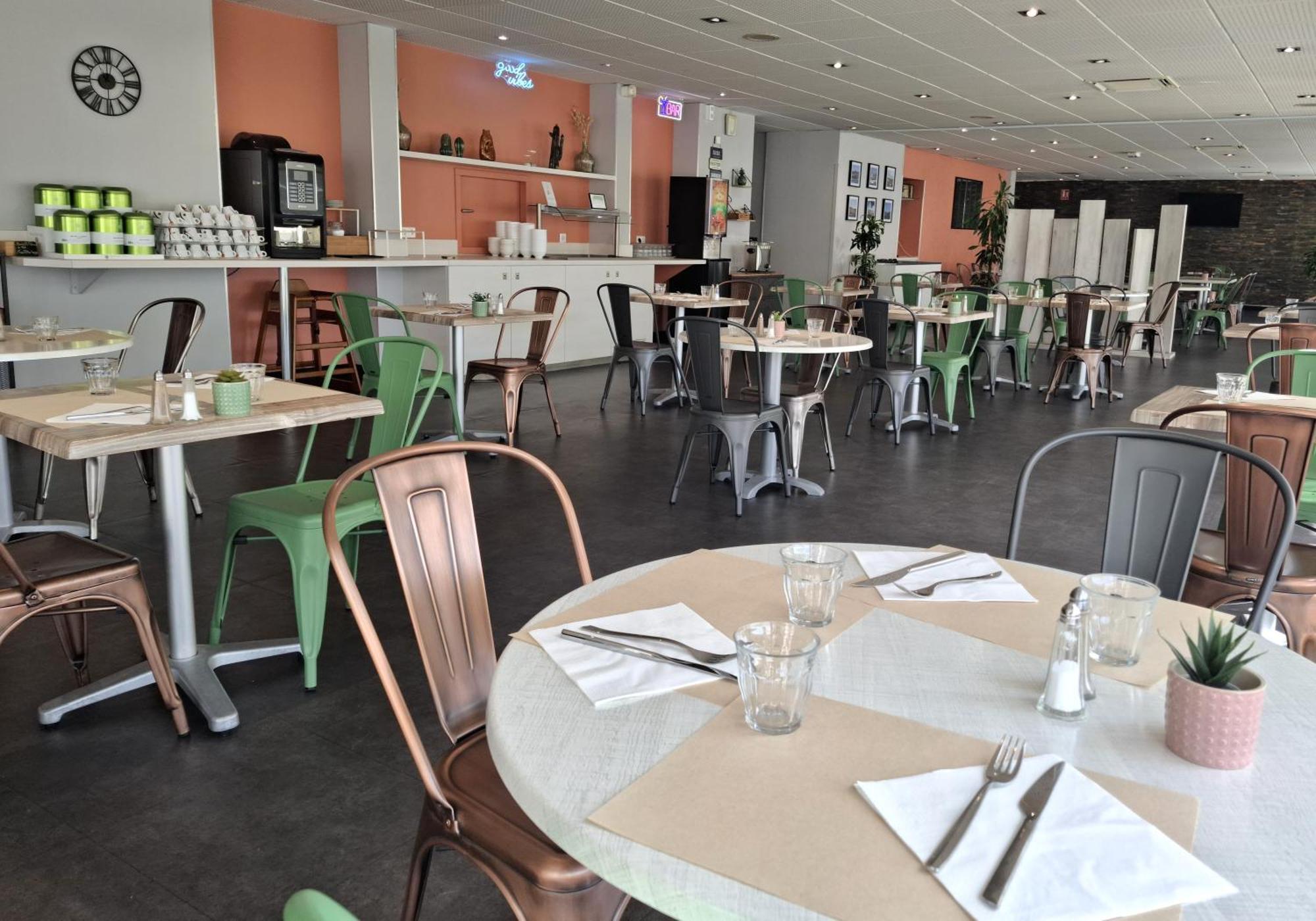 Ibis Styles Marseille Aeroport Hotel Витрол Екстериор снимка