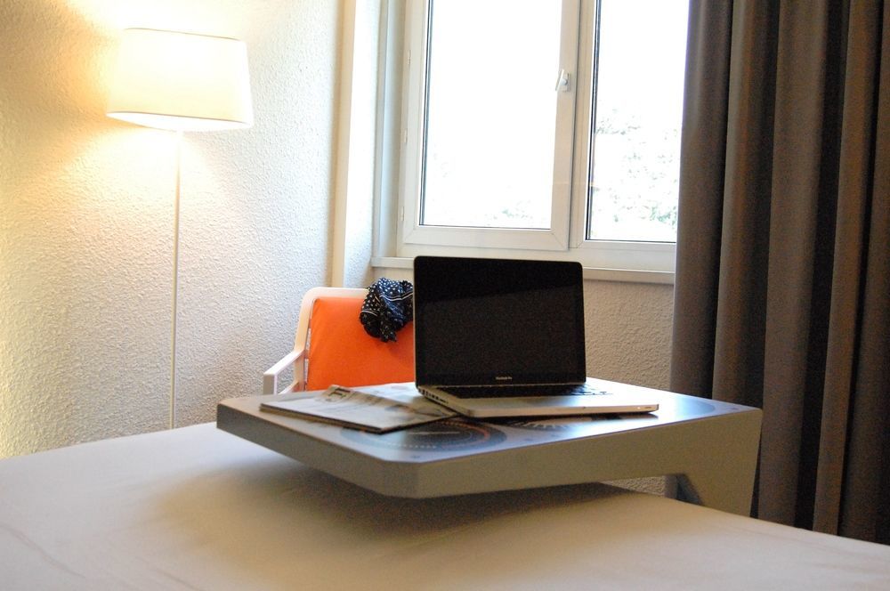 Ibis Styles Marseille Aeroport Hotel Витрол Екстериор снимка